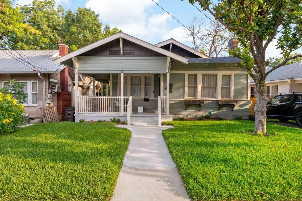 Urban Elegance Retreat Villa San Antonio Exterior photo